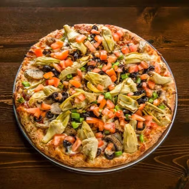Garlic vegetarian pizza.