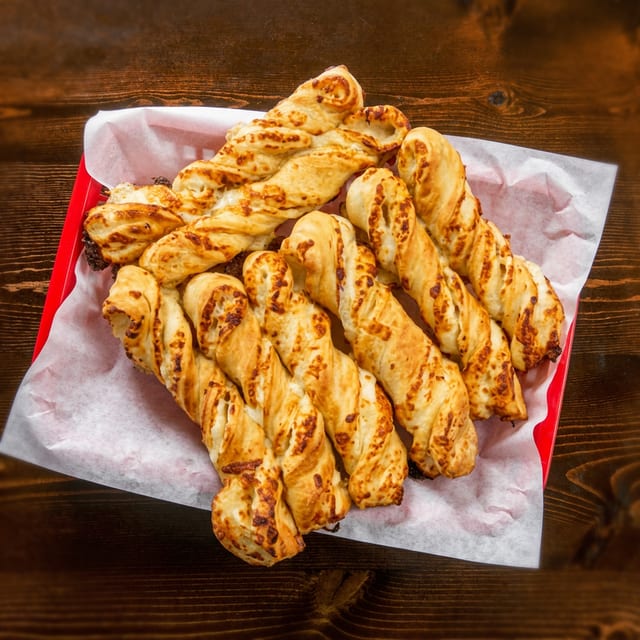 Garlic / cheese.
